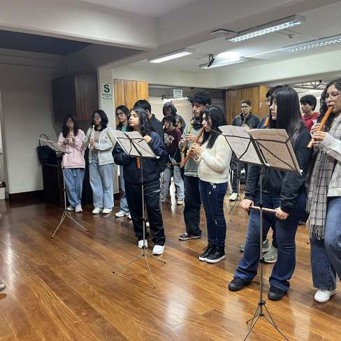 Lenguaje musicalPermite vivenciar un espacio de conexin con el sonido y ritmo impulsando el desarrollo de la sensibilidad musicalBajo la batuta de la maestra Rosario Pez podr identificar los valores de las figuras musicales adems de disfrutar lo-0002