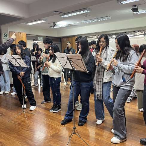 Lenguaje musicalPermite vivenciar un espacio de conexin con el sonido y ritmo impulsando el desarrollo de la sensibilidad musicalBajo la batuta de la maestra Rosario Pez podr identificar los valores de las figuras musicales adems de disfrutar lo-0001