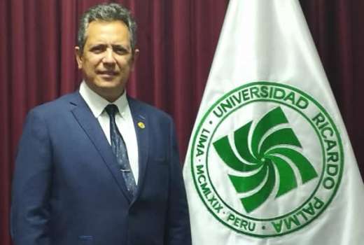 En los ultimos anos la industria esta necesitando aplicar diversas disciplinas, tales como la mecanica, electronica, informatica y control para modernizar los procesos. Por dicho motivo la Ingenieria Mecatronica que integra estas disciplinas adquiere mas importancia dandole alta competitividad a la industria.De acuerdo a esta necesidad, la Facultad de Ingenieria de la Universidad Ricardo Palma creo la Escuela Profesional de Ingenieria Mecatronica en el ano 2007.