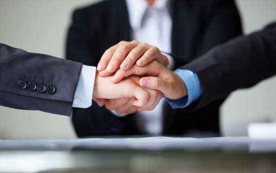1. ESPECIALISTA EN ADMINISTRACION COMERCIALa) Formular y aplicar las politicas, reglas y normas para el logro del planeamiento estrategico aplicado al marketing.b) Desarrollar procedimientos y programas de accion de marketing.c) Elegir metodos eficaces para el logro de los planes estrategicos de marketing.d) Diagnosticar la situacion real del mercado.e) Captar recursos para el cumplimiento de los planes y su implementacion.f) Formular estrategias y ejecuta proyecciones de cre