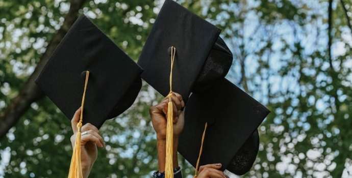 Definicion del profesional en Administracion y Gerencia de la URP Nuestros egresados luego de completar: 188 creditos obligatorios, 15 creditos electivos y acreditar las exigencias Co-curriculares: Practicas pre profesionales, 40 conferencias, Nivel intermedio del idioma Ingles y el seminario de defensa Nacional, estaran capacitados para:   • Formular, dirigir y controlar la implementacion y desarrollo de los planes estrategicos y los planes operativos en las emp