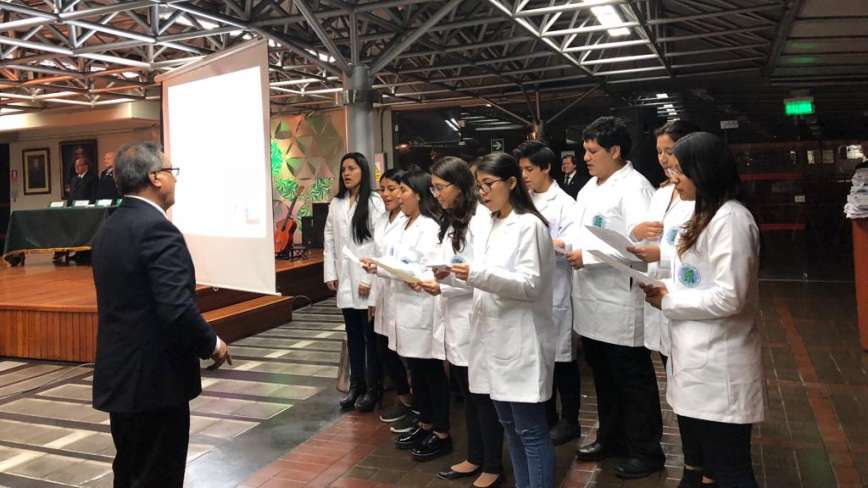 CORO DE LA FAMURP A iniciativa del Dr. Manuel Huaman Guerrero se conforma el Coro de la Facultad de Medicina Humana, promoviendo la vocacion de nuestros estudiantes por el arte, sobretodo por la musica. Acompanados y dirigidos por Docentes de nuestra Facultad, el Coro de la FAMURP, participa desde su creacion en todas las actividades protocolares de muestra Facultad.