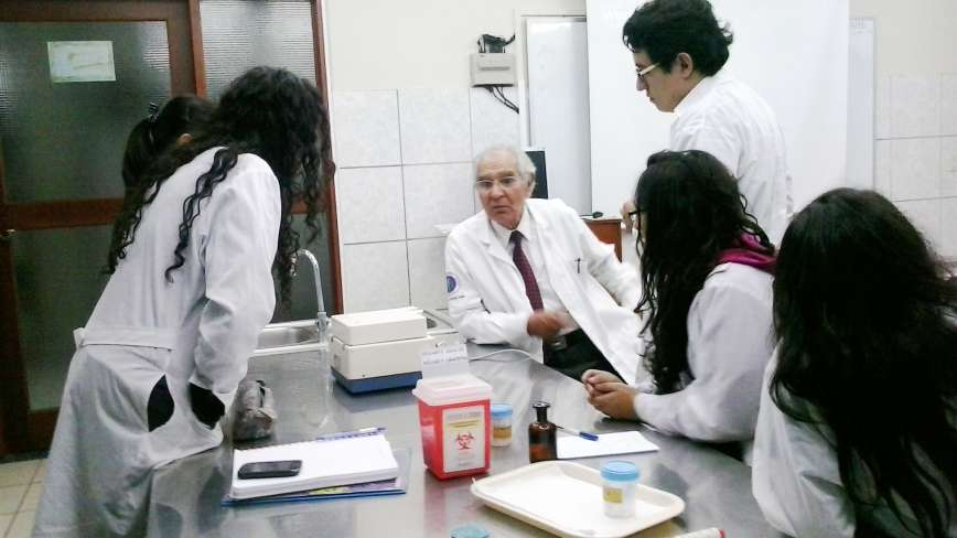 La Comision de Tutoria de la Facultad de Medicina Humana es el organo permanente de la Facultad encargado de conducir el Programa de Tutoria. El marco legal del Programa de Tutoria esta dado por la Ley Universitaria Nº 23733, la Ley del Sistema Nacional de Evaluacion, Acreditacion y Certificacion de la Calidad Educativa-SINEACE- Ley N° 28740 y el Estatuto de la Universidad Ricardo Palma, articulos 2°, 141°, 167° y 221°. El Programa de Tutoria es la actividad acade