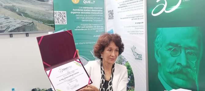 CONCYTEC reconoce a Teresa Salinas como Promotora de la Divulgación Científica en el Perú