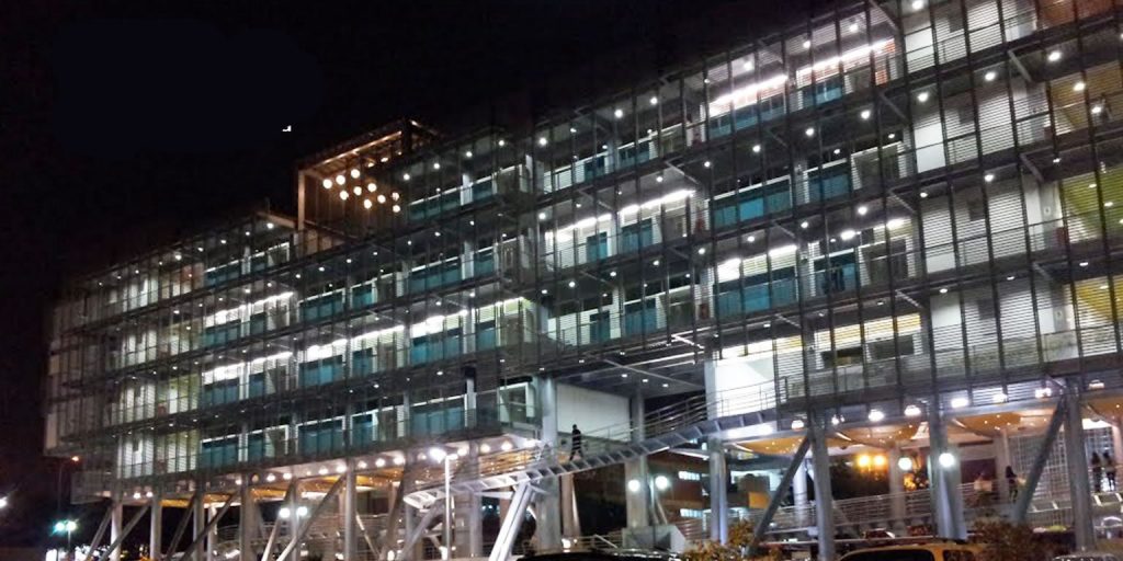 Uso de luminarias ahorradoras de energía en las instalaciones de la universidad